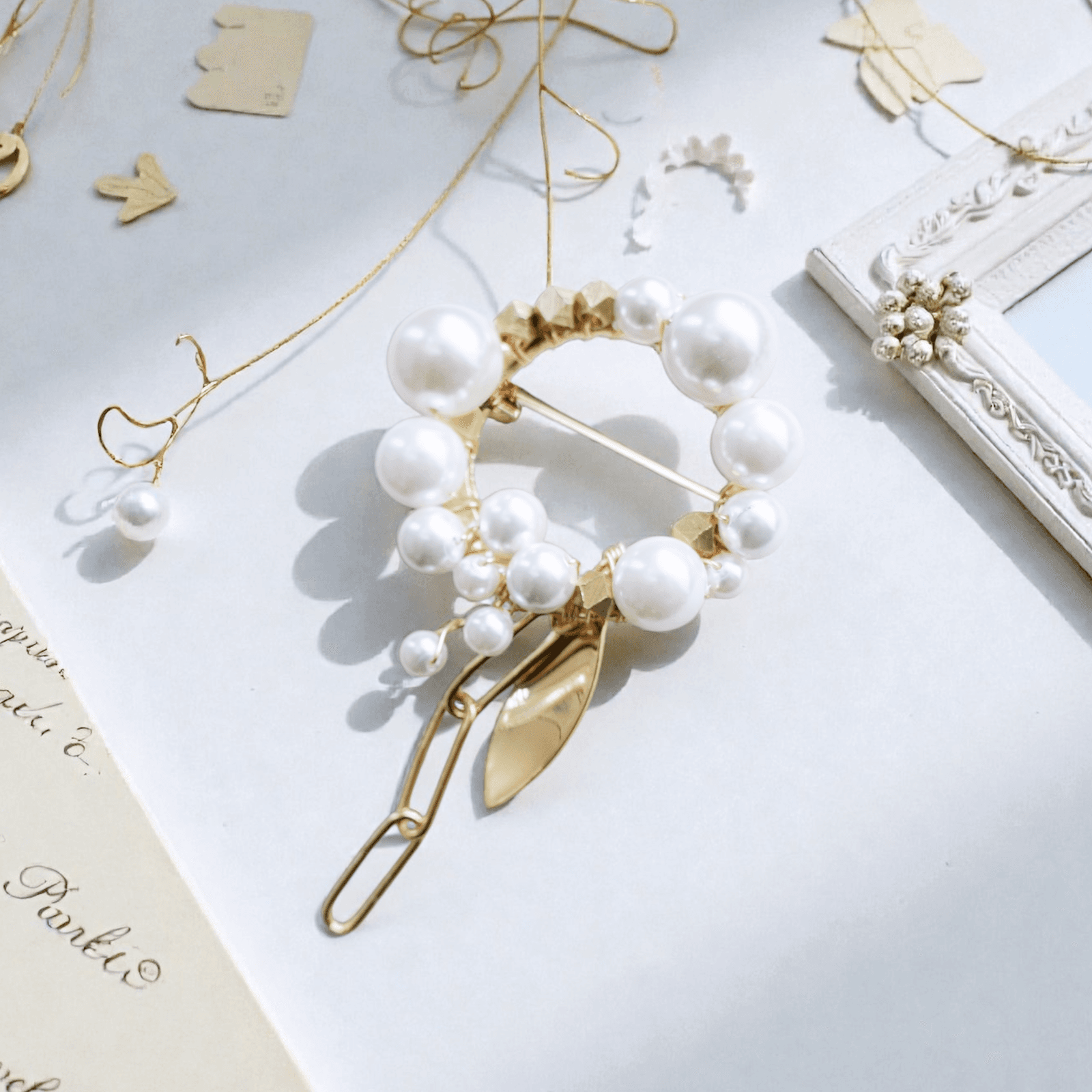 【卒入/フォーマル】サークルブローチ「drop+leaf」　貝パール 真鍮　【母の日】