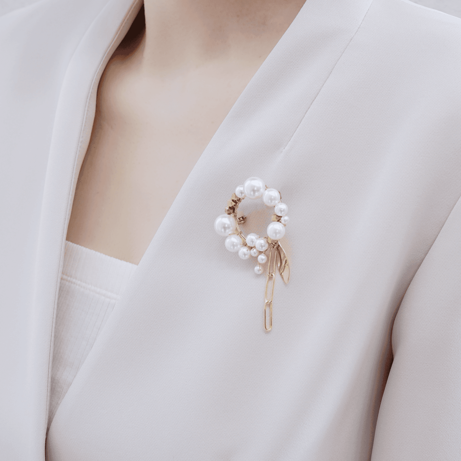 【卒入/フォーマル】サークルブローチ「drop+leaf」　貝パール 真鍮　【母の日】 | 3枚目