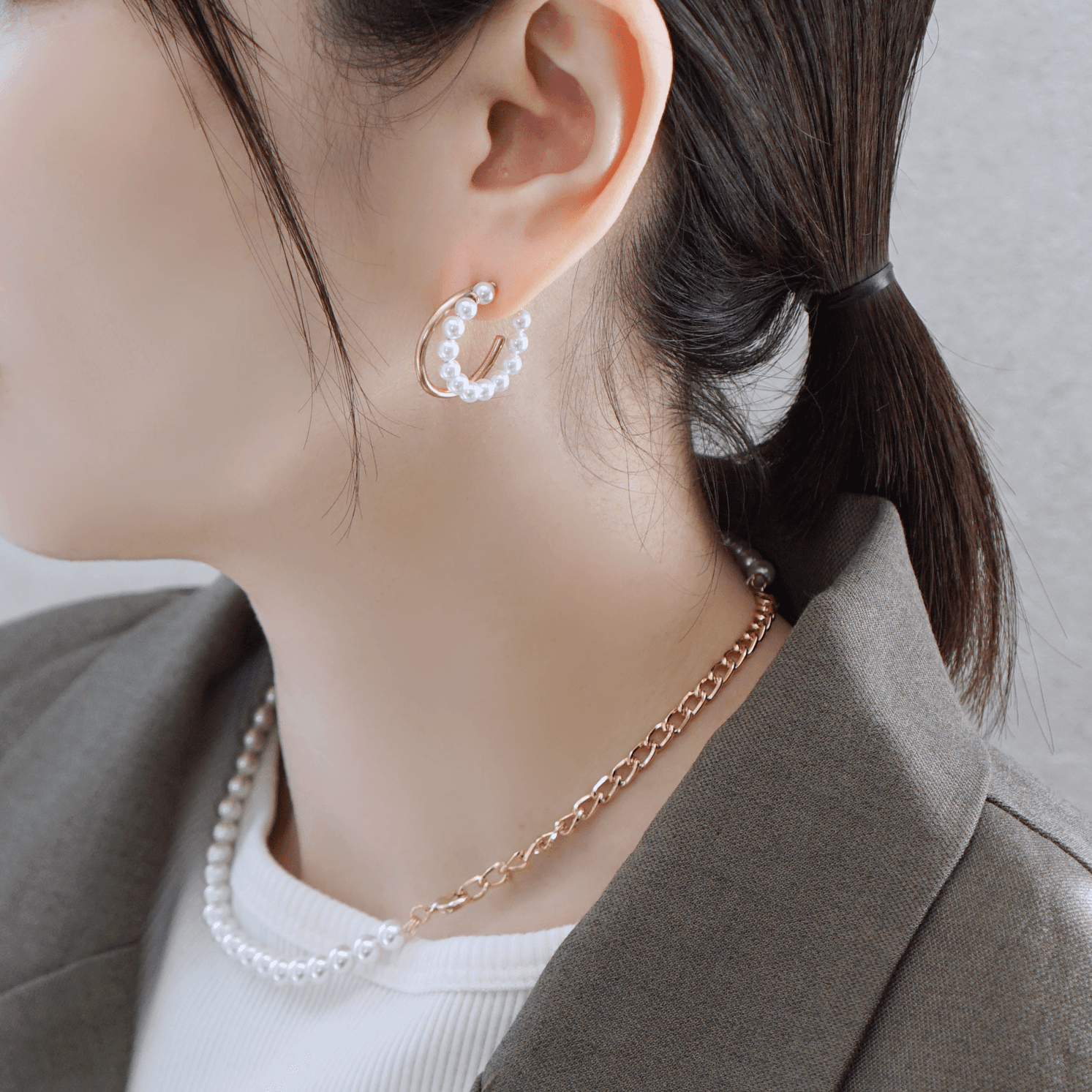 【卒入学/フォーマル】 ミニマルシックな2連フープピアス 貝パール × ゴールド真鍮  【母の日】 2連 フープピアス