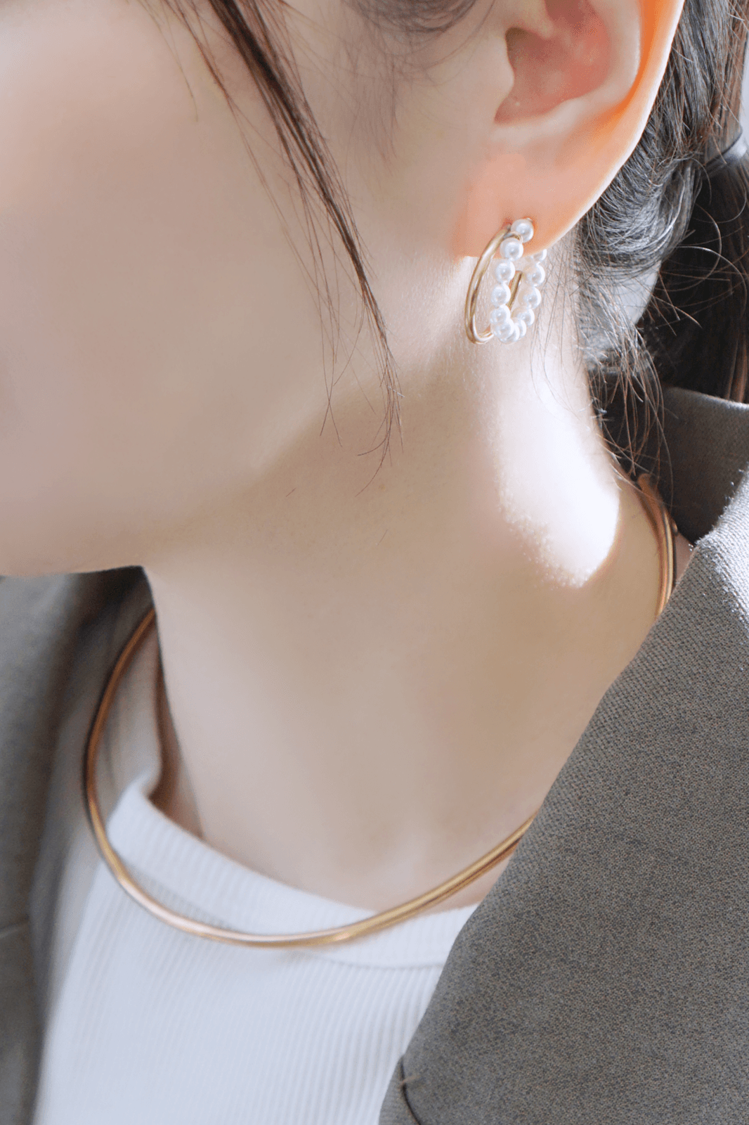 【母の日ギフト】 ミニマルシックな2連ネックバングル 【卒入学/フォーマル】真鍮 x 貝パール 2way | 7枚目