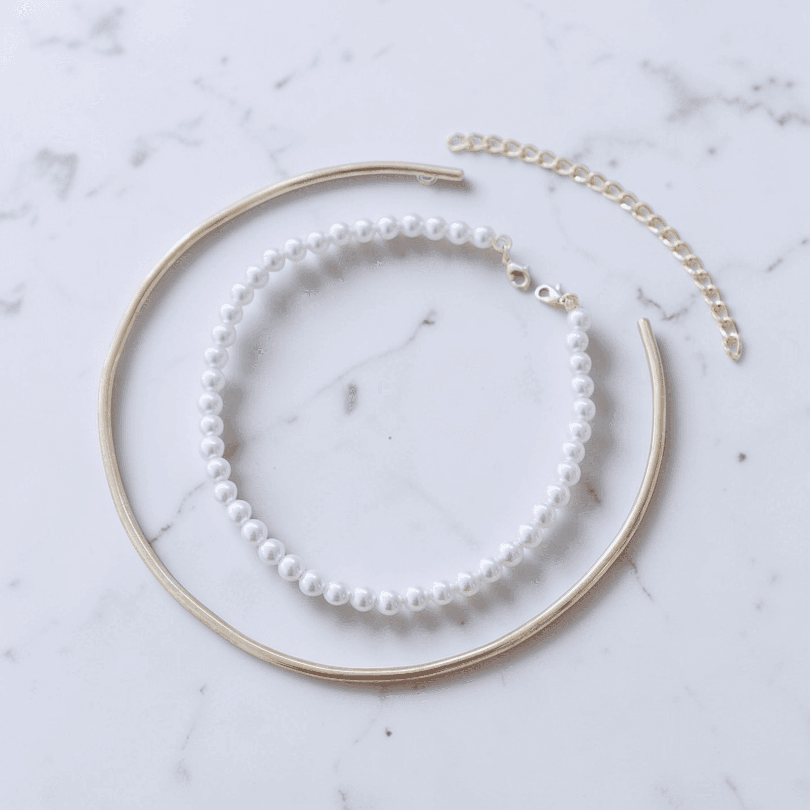 【母の日ギフト】 ミニマルシックな2連ネックバングル 【卒入学/フォーマル】真鍮 x 貝パール 2way | 9枚目
